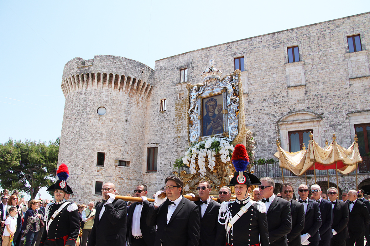 Uscita solenne processione