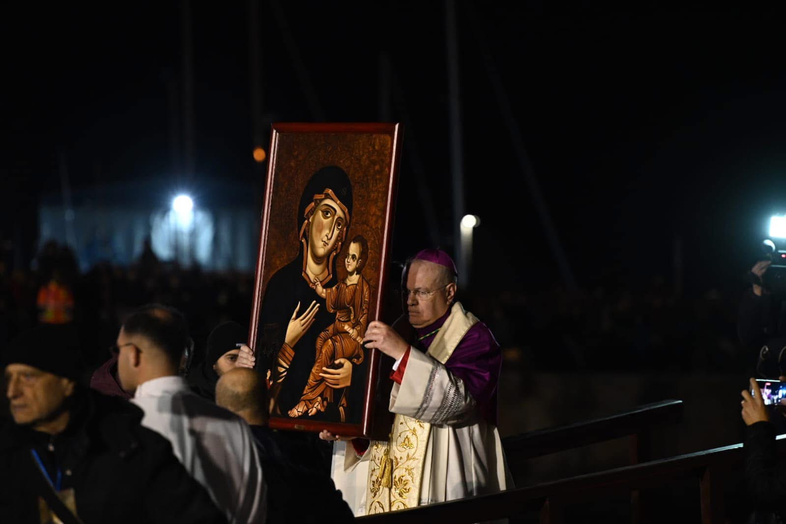 Vescovo con Icona della Madonna presa dalla zattera