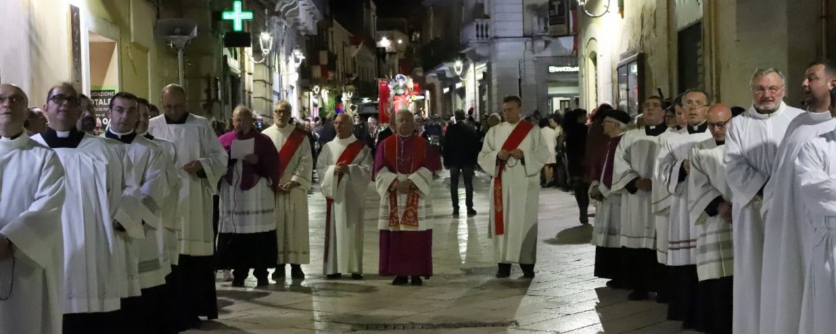 Processione, con la partecipazione del clero della città di Altamura.