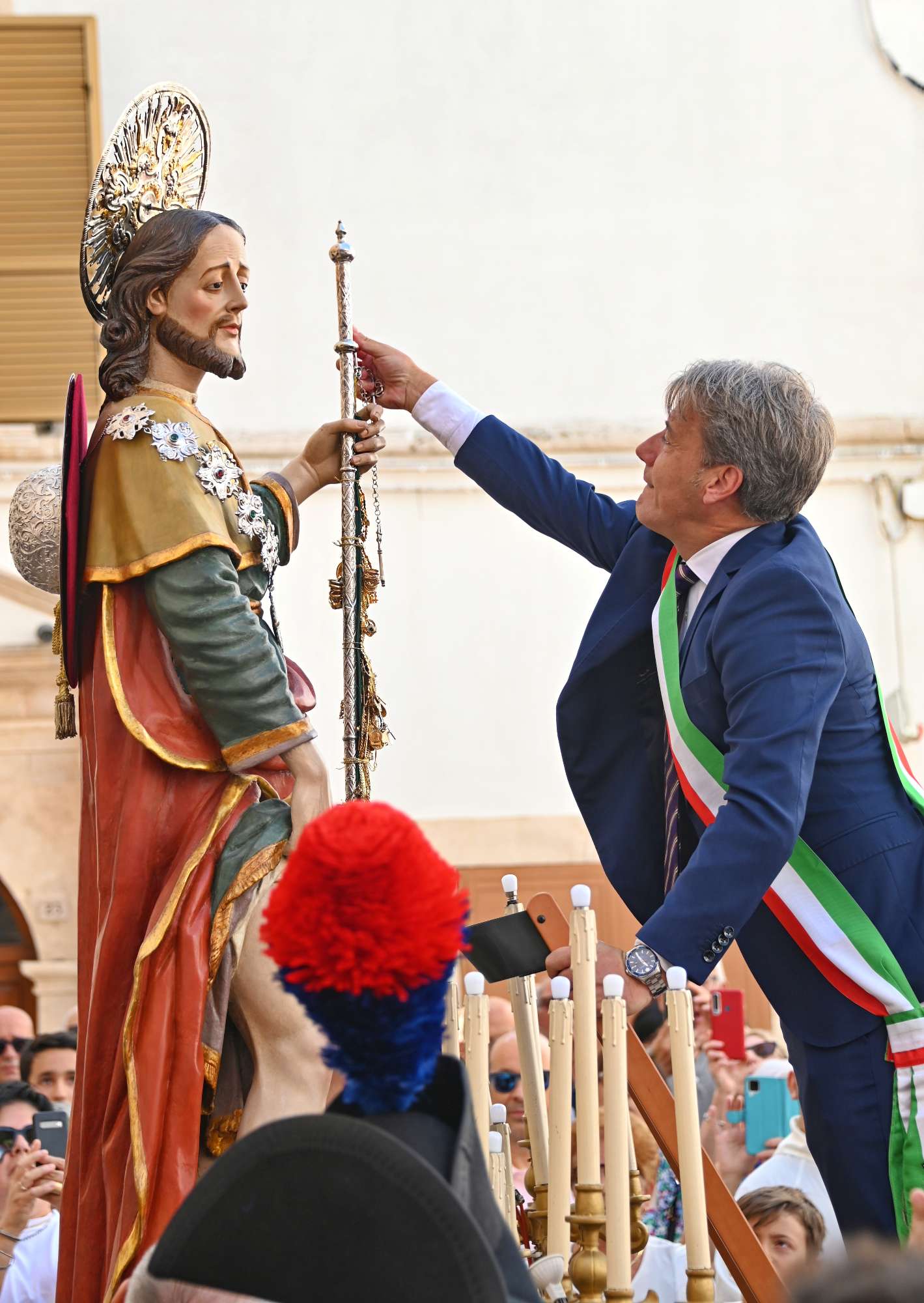 La consegna delle chiavi della città da parte del Sindaco