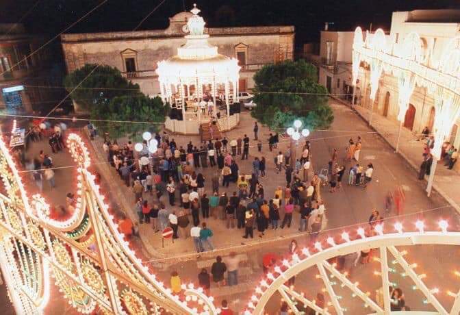 Cassarmonica in Piazza Municipio (1970)