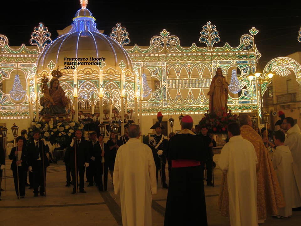Arrivo processione in Piazza Municipio e benedizione (2012)