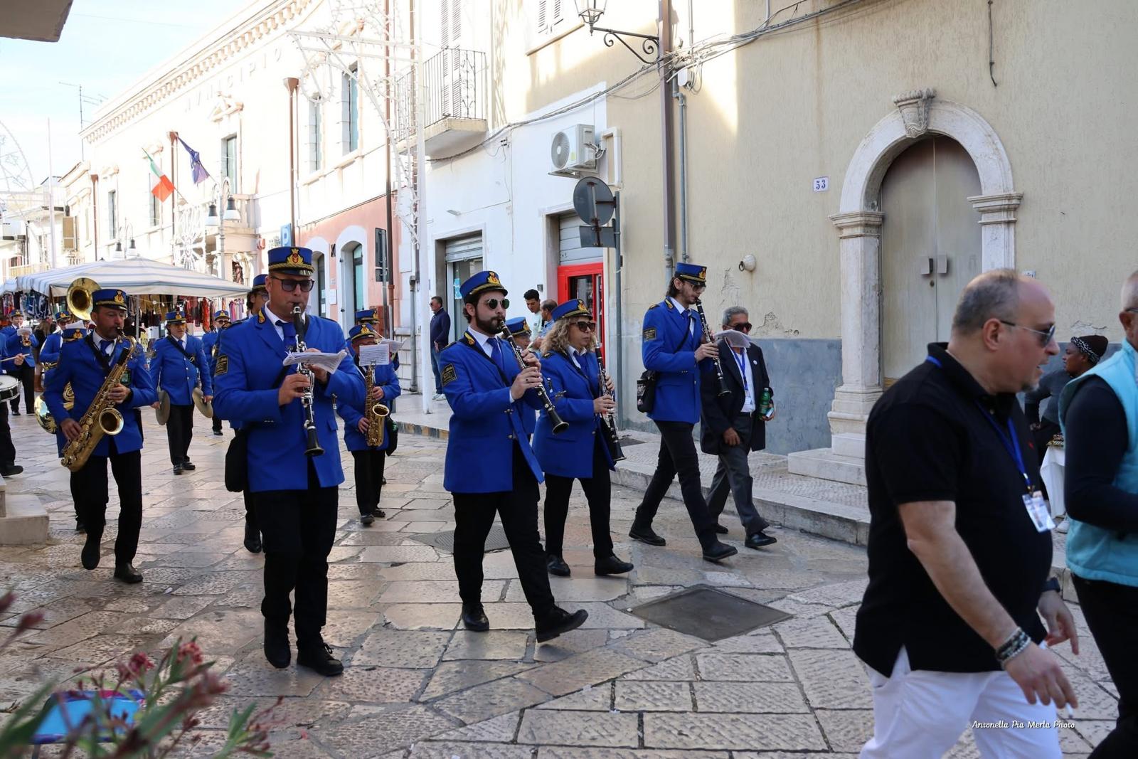 Anno 2025 - Festa paesana - La Banda in marcia