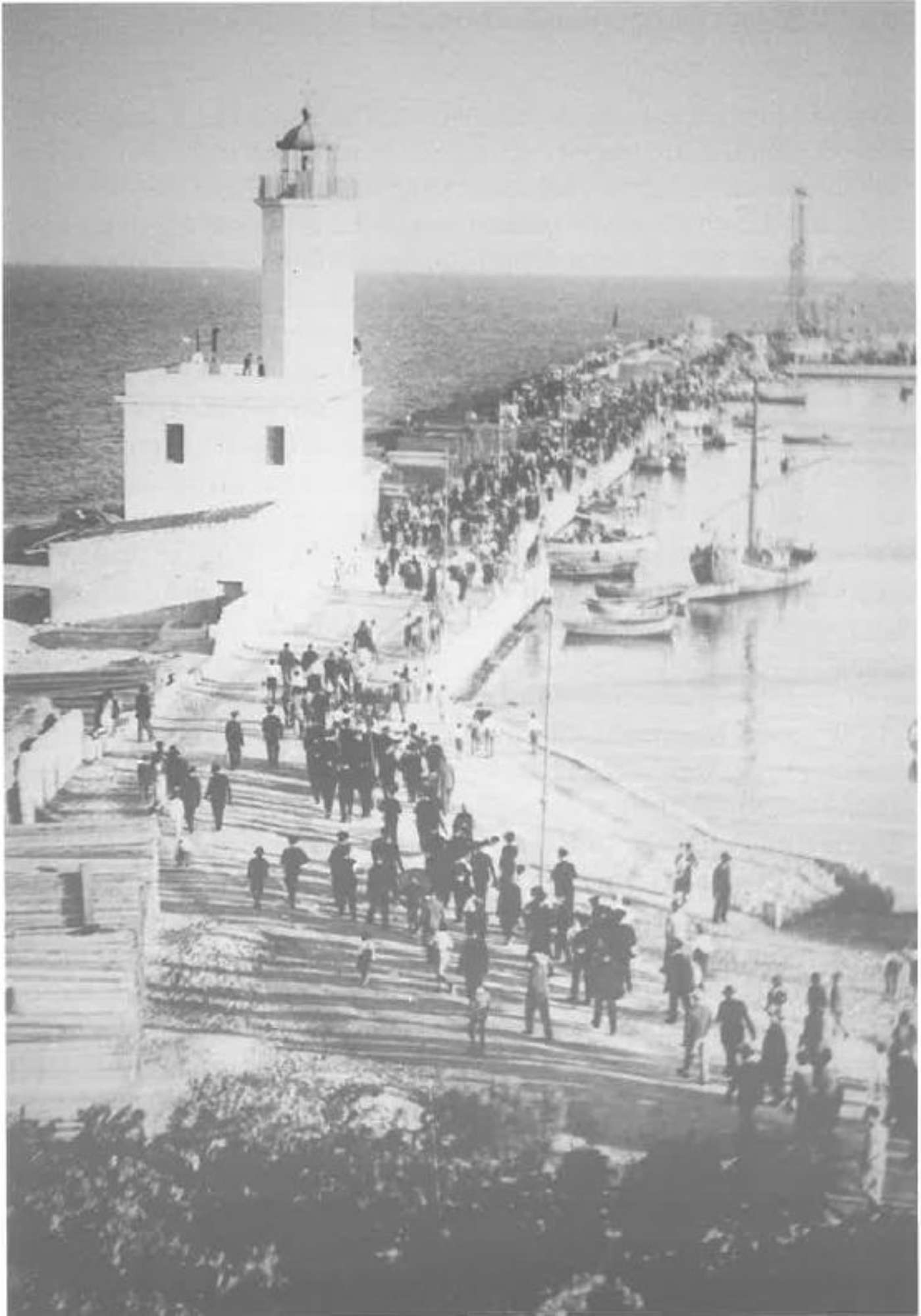 Anni 30 - navi della Regia Marina - primo piano banda.